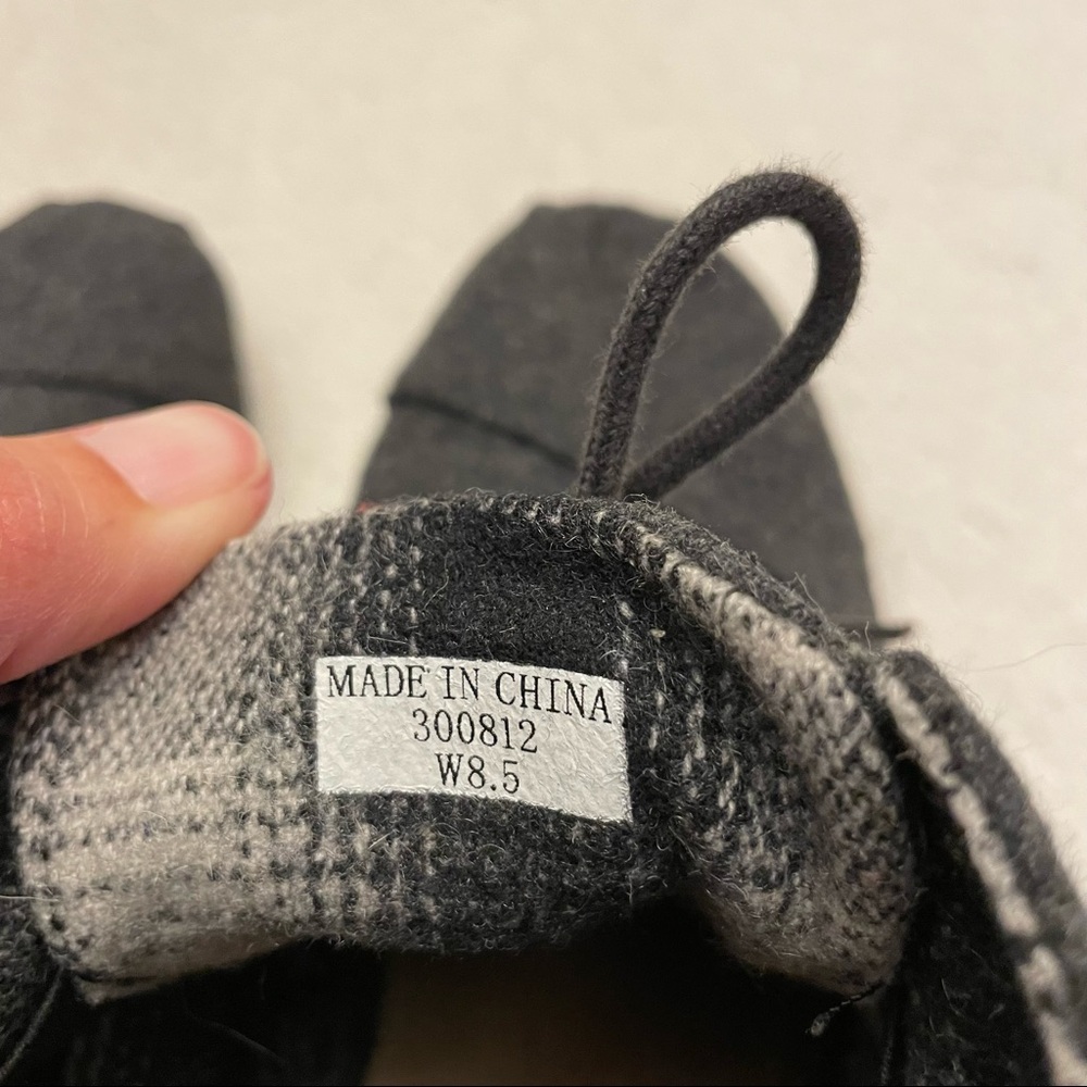 Toms Lace-up Gray Flannel Wedge Booties. Size 8.5 - Picture 7 of 9